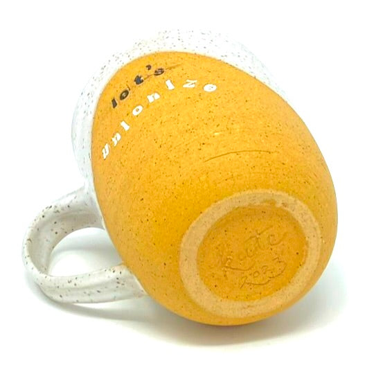 the mug as seen from the bottom, signed with the artist's name and year.
